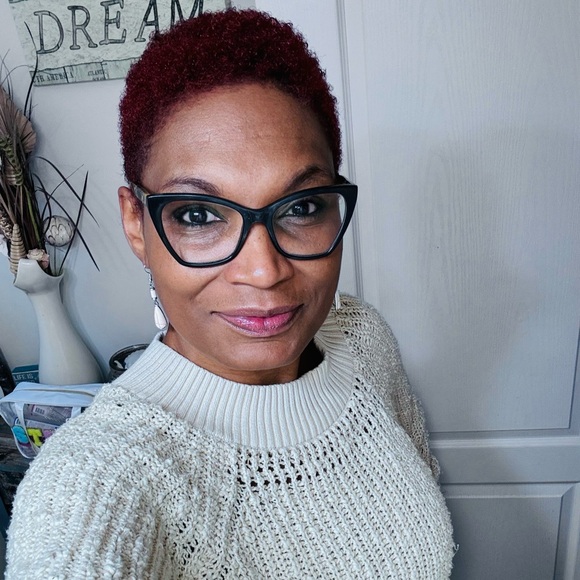 Meet your Posher, Terra - Picture 1 of 1